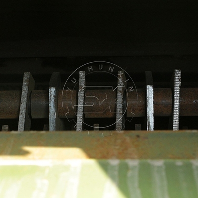 Maschine zum Zerkleinern von Trockenmaterialien für das Zerkleinern von Seidenstroh
